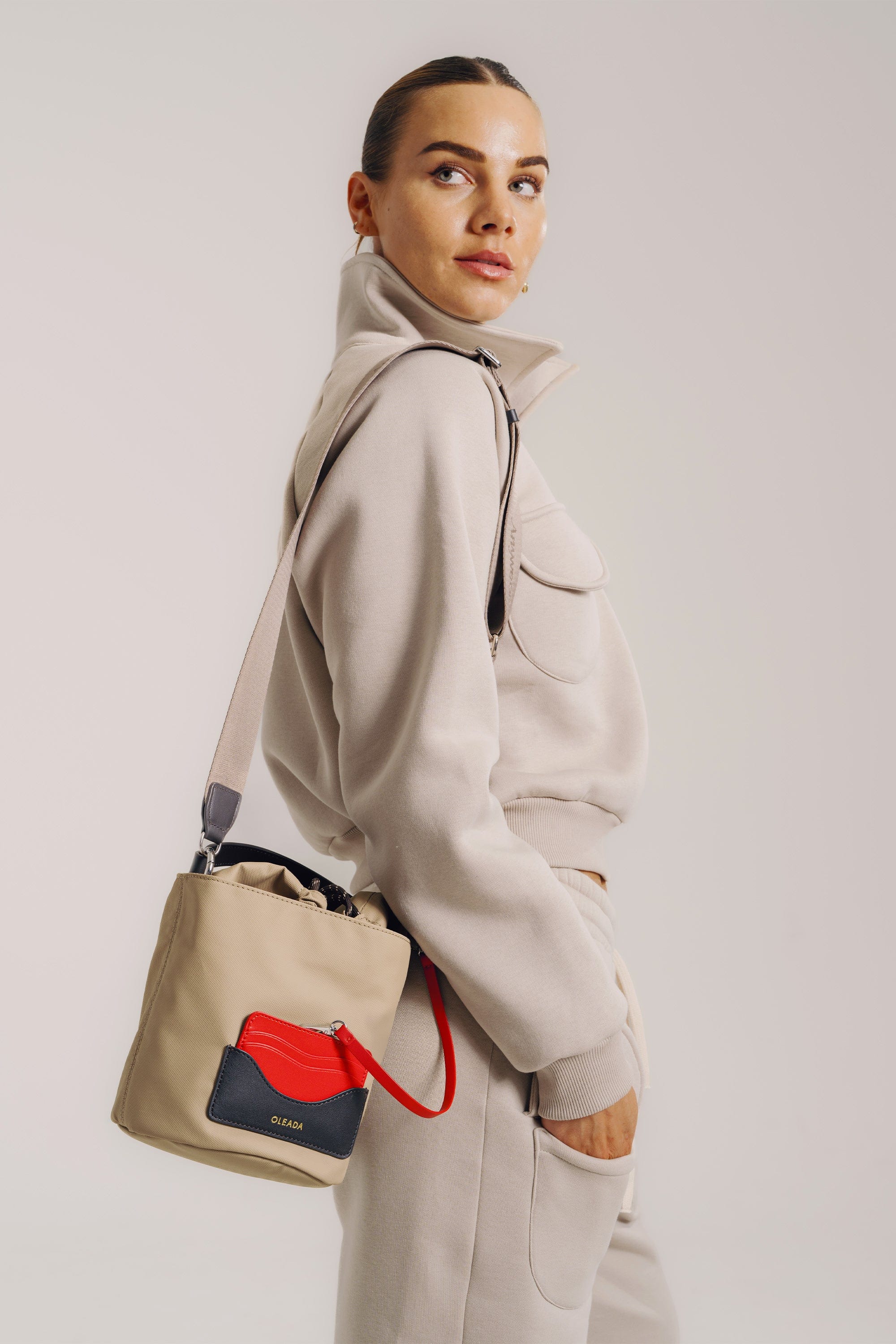 OLEADA NYC Apparel and Accessories > Women > Small Leather Goods > Leather Cardholder Color_Abu Dhabi AnyBucket