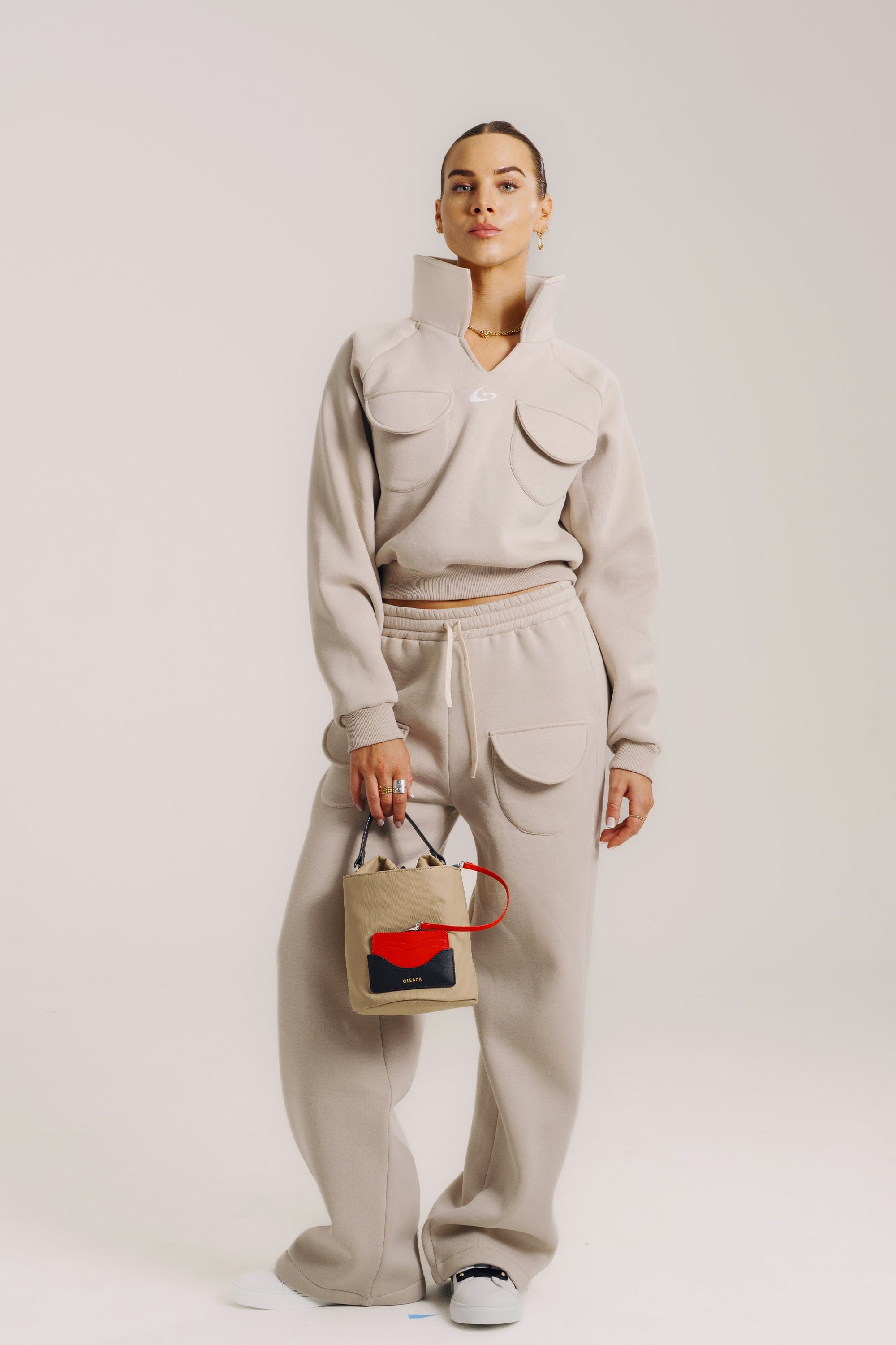 OLEADA NYC Apparel and Accessories > Women > Small Leather Goods > Leather Cardholder Color_Abu Dhabi AnyBucket