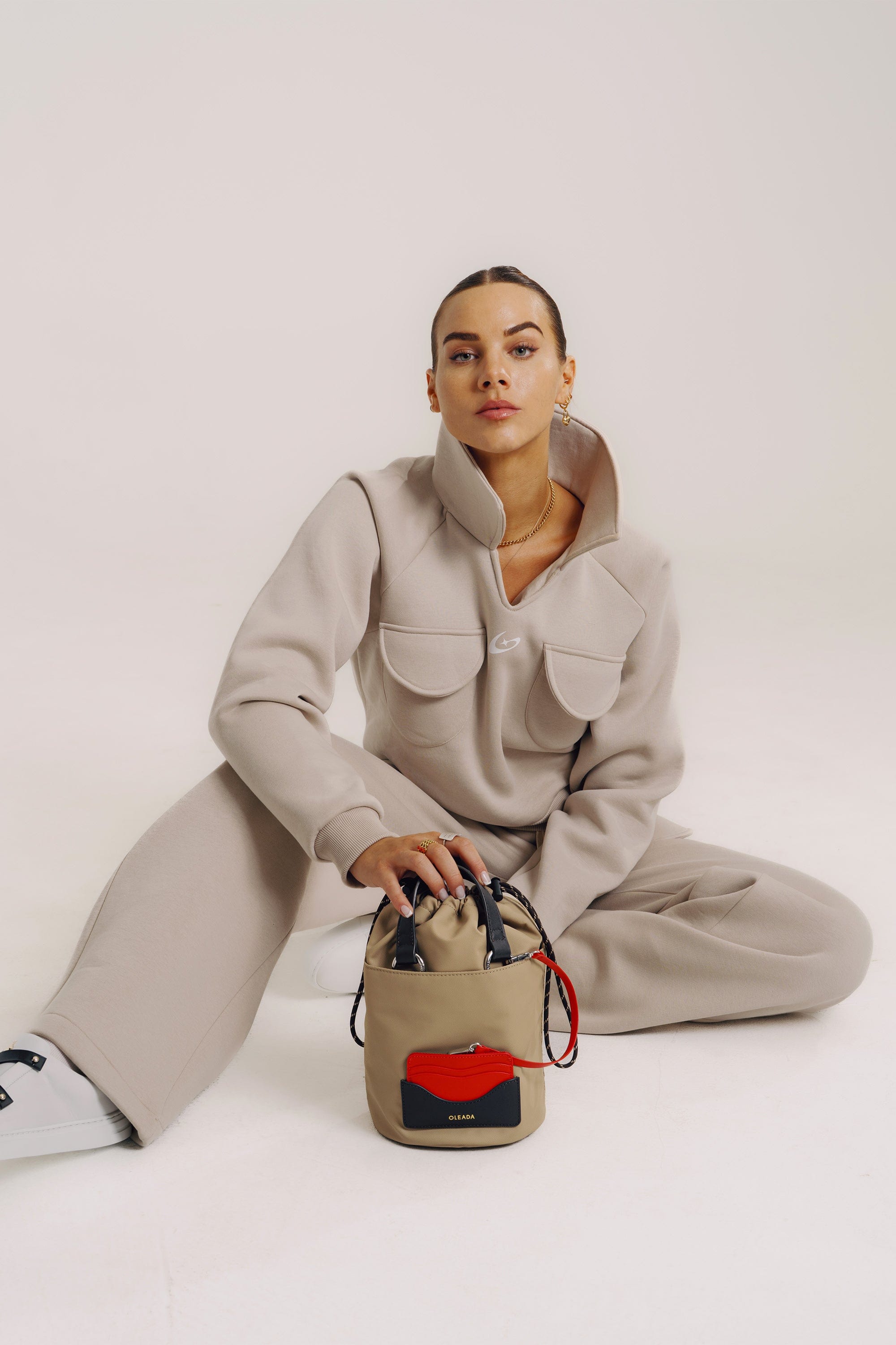 OLEADA NYC Apparel and Accessories > Women > Small Leather Goods > Leather Cardholder Color_Abu Dhabi AnyBucket