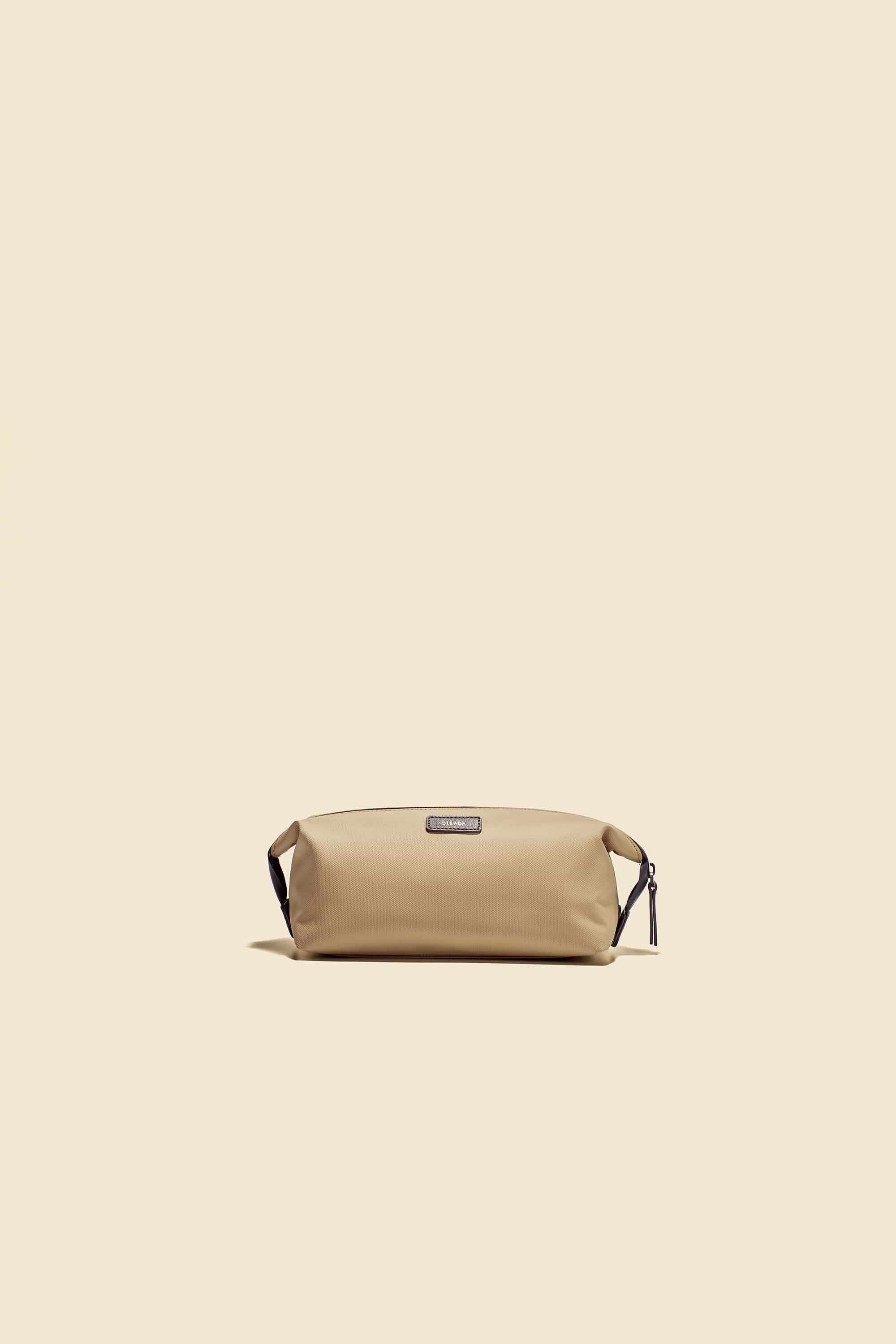 OLEADA NYC Apparel and Accessories > Women > Small Leather Goods > Leather Cardholder Color_Abu Dhabi AnyToiletrySet