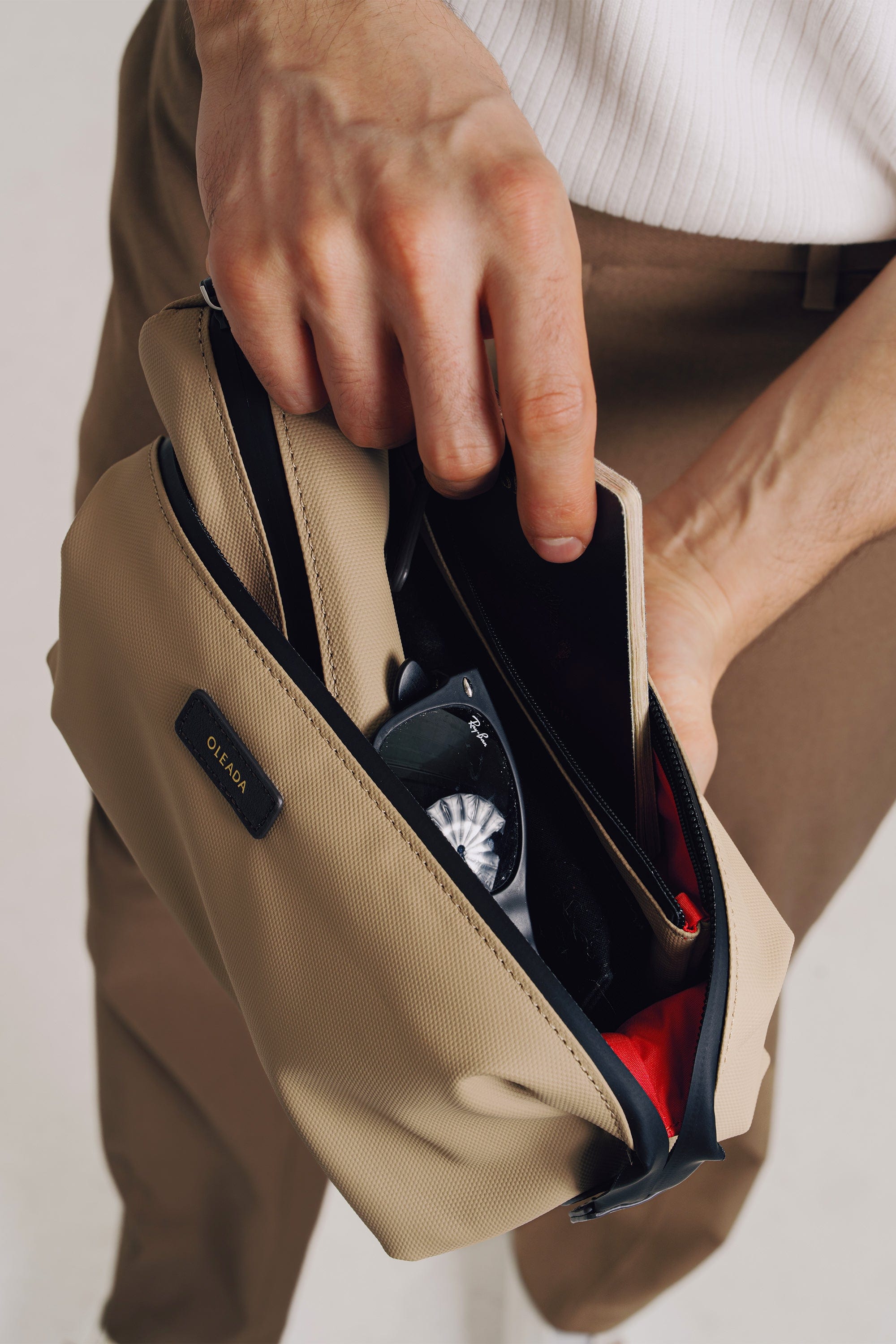 OLEADA NYC Apparel and Accessories > Women > Small Leather Goods > Leather Cardholder Color_Abu Dhabi AnyToiletrySet