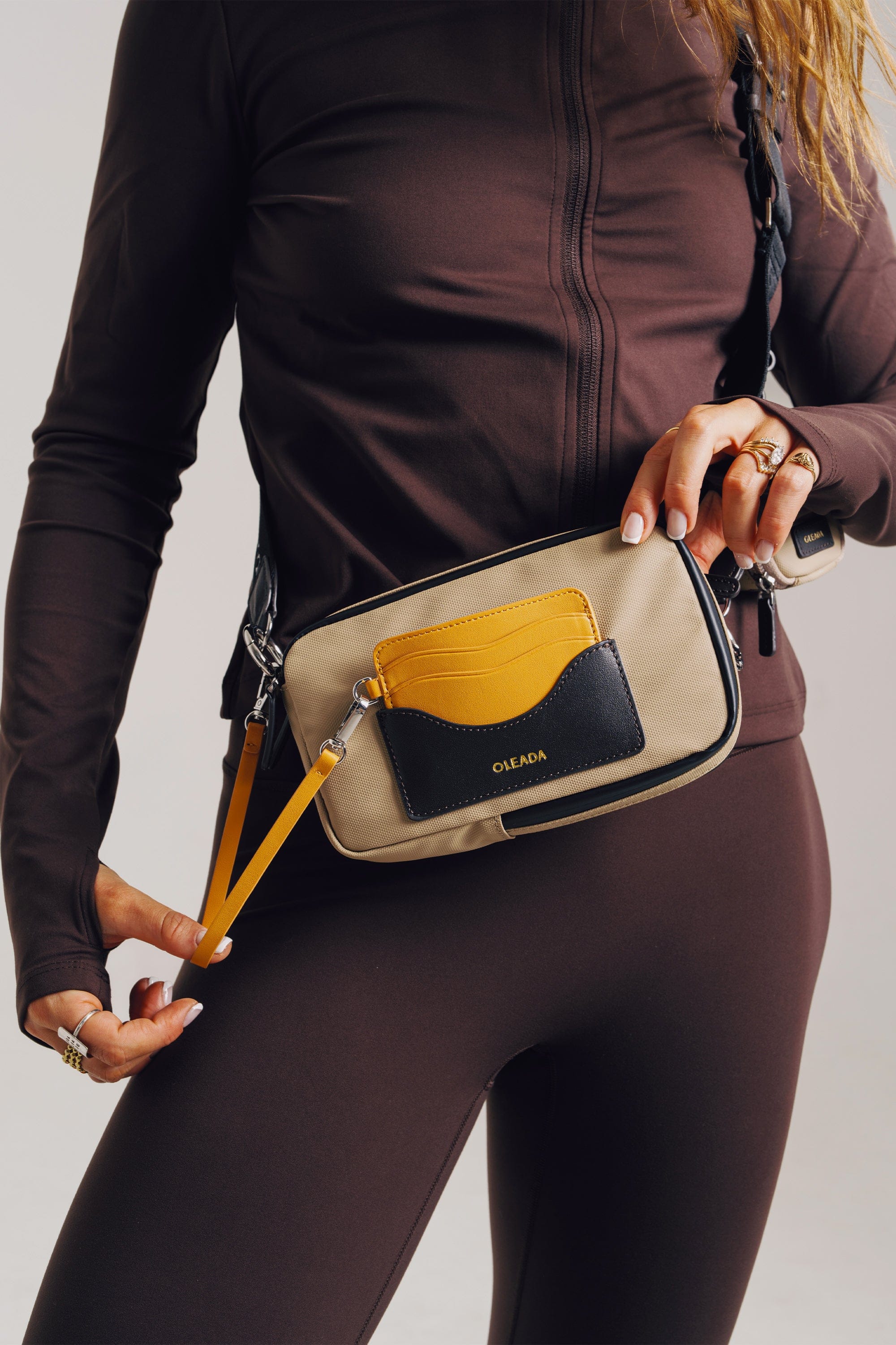 OLEADA NYC Apparel and Accessories > Women > Small Leather Goods > Leather Cardholder Color_Abu Dhabi AnywWear AnyPack