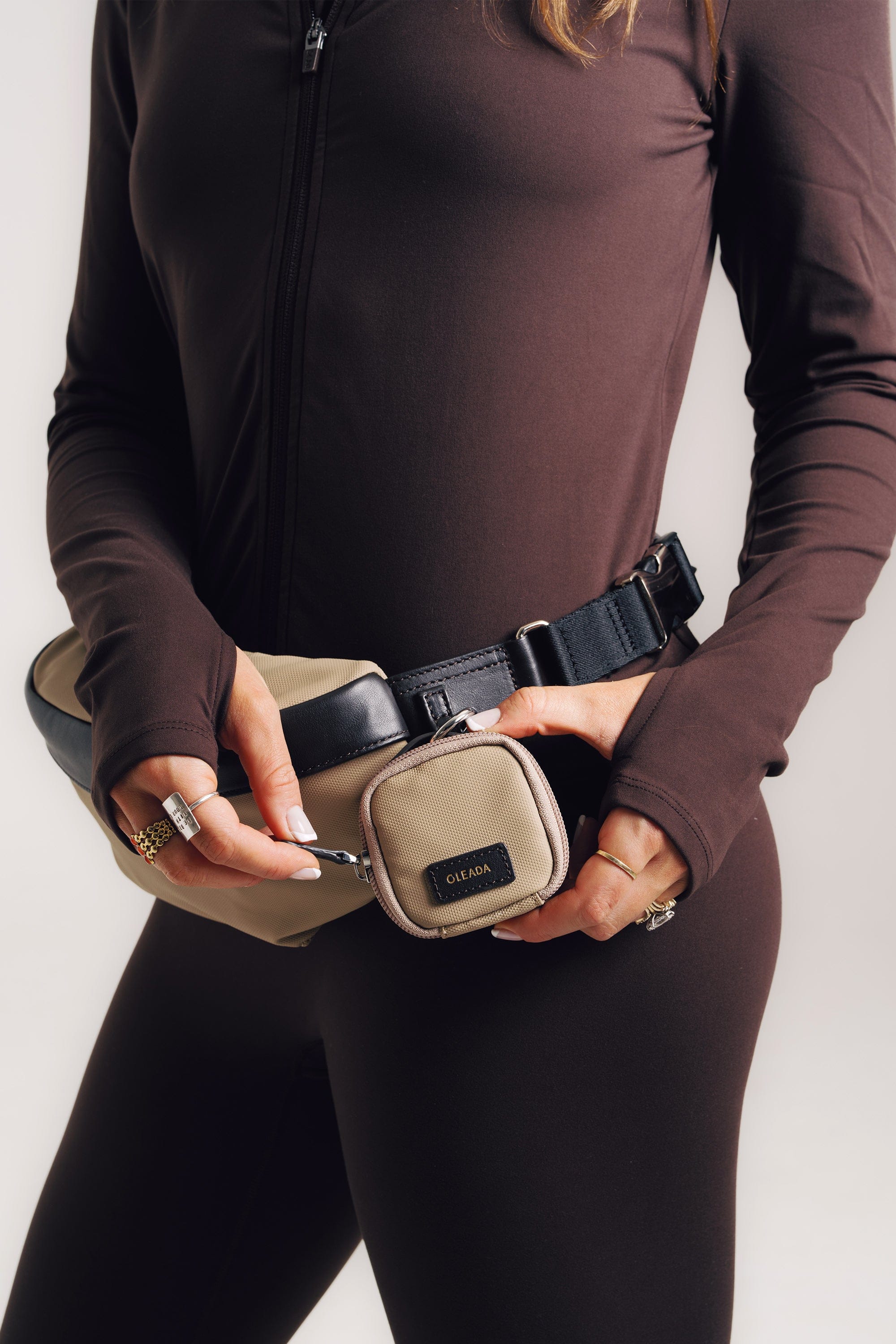 OLEADA NYC Apparel and Accessories > Women > Small Leather Goods > Leather Cardholder Color_Abu Dhabi AnywWear AnySling