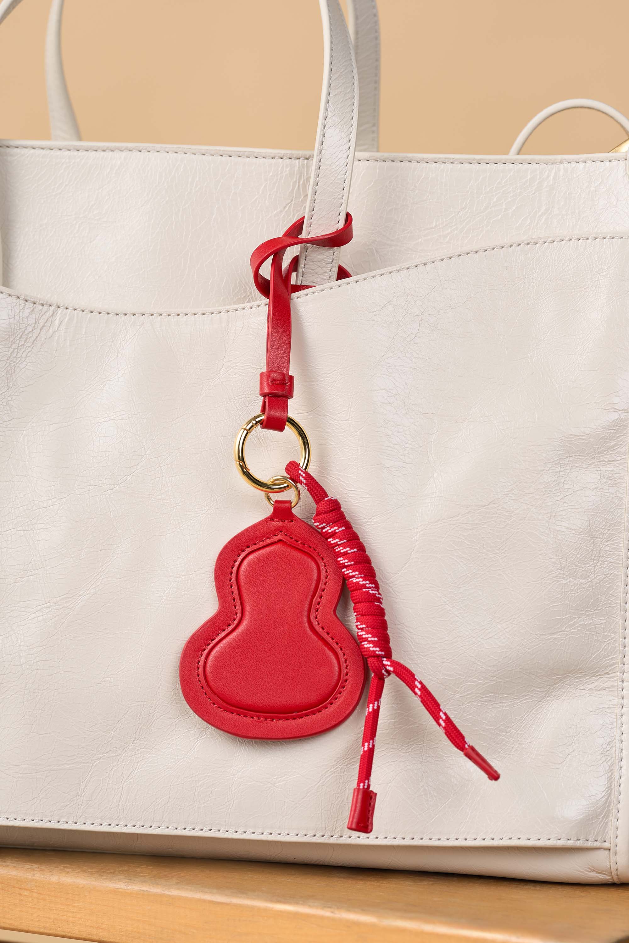 OLEADA NYC Apparel and Accessories > Women > Small Leather Goods > Leather Cardholder Color_Hulu Festival Charm