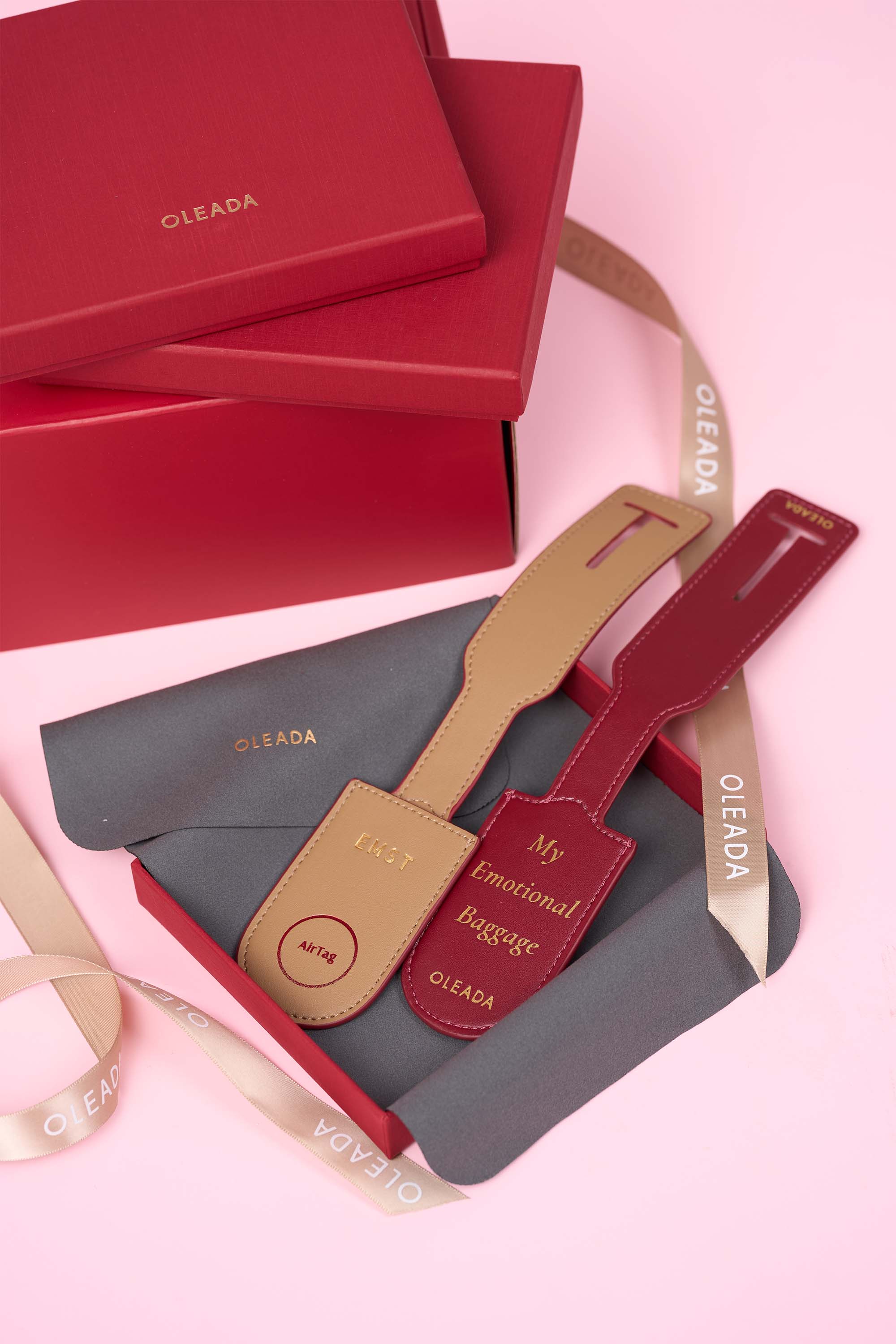 OLEADA NYC Apparel and Accessories > Women > Small Leather Goods > Leather Case Atlas Emotional Support Luggage Tag