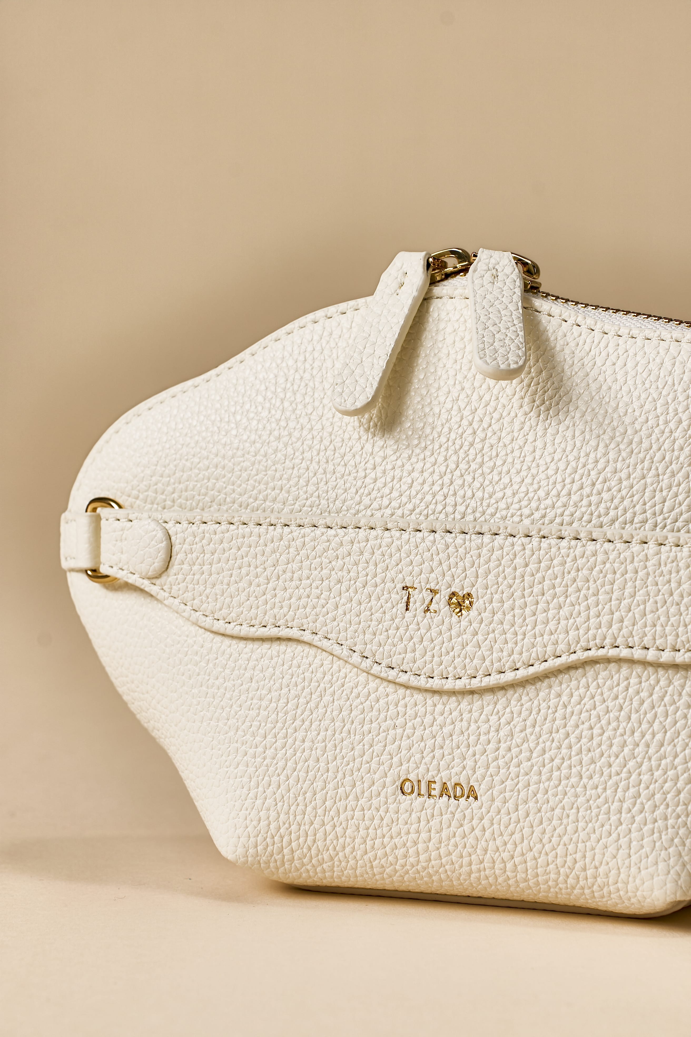 OLEADA NYC Apparel and Accessories > Women > Small Leather Goods > Leather Case The Dream Pouch