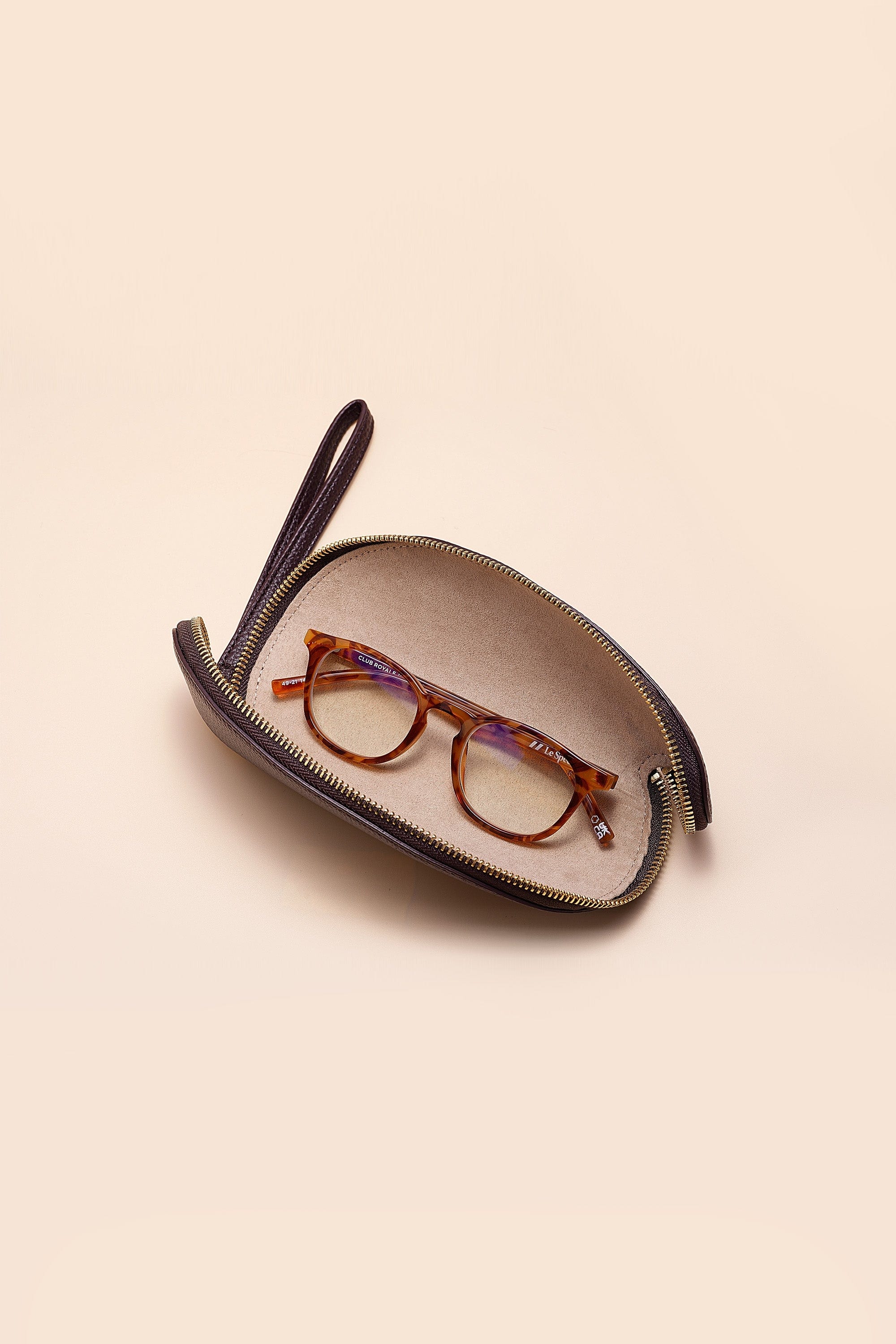 OLEADA NYC Apparel and Accessories > Women > Small Leather Goods > Leather Glasses Case Color_Cocoa Wavy Case