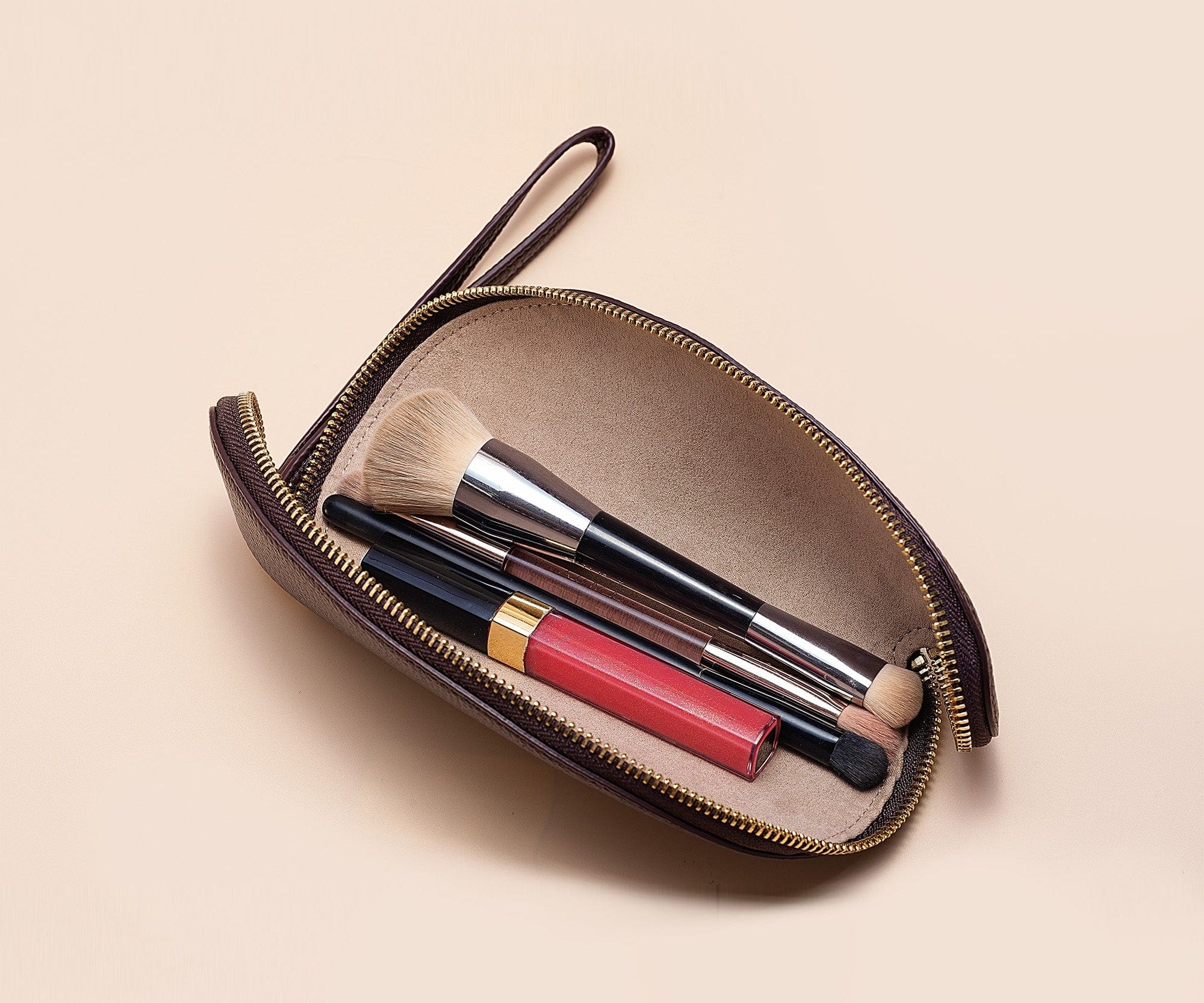 OLEADA NYC Apparel and Accessories > Women > Small Leather Goods > Leather Glasses Case Color_Cocoa Wavy Case