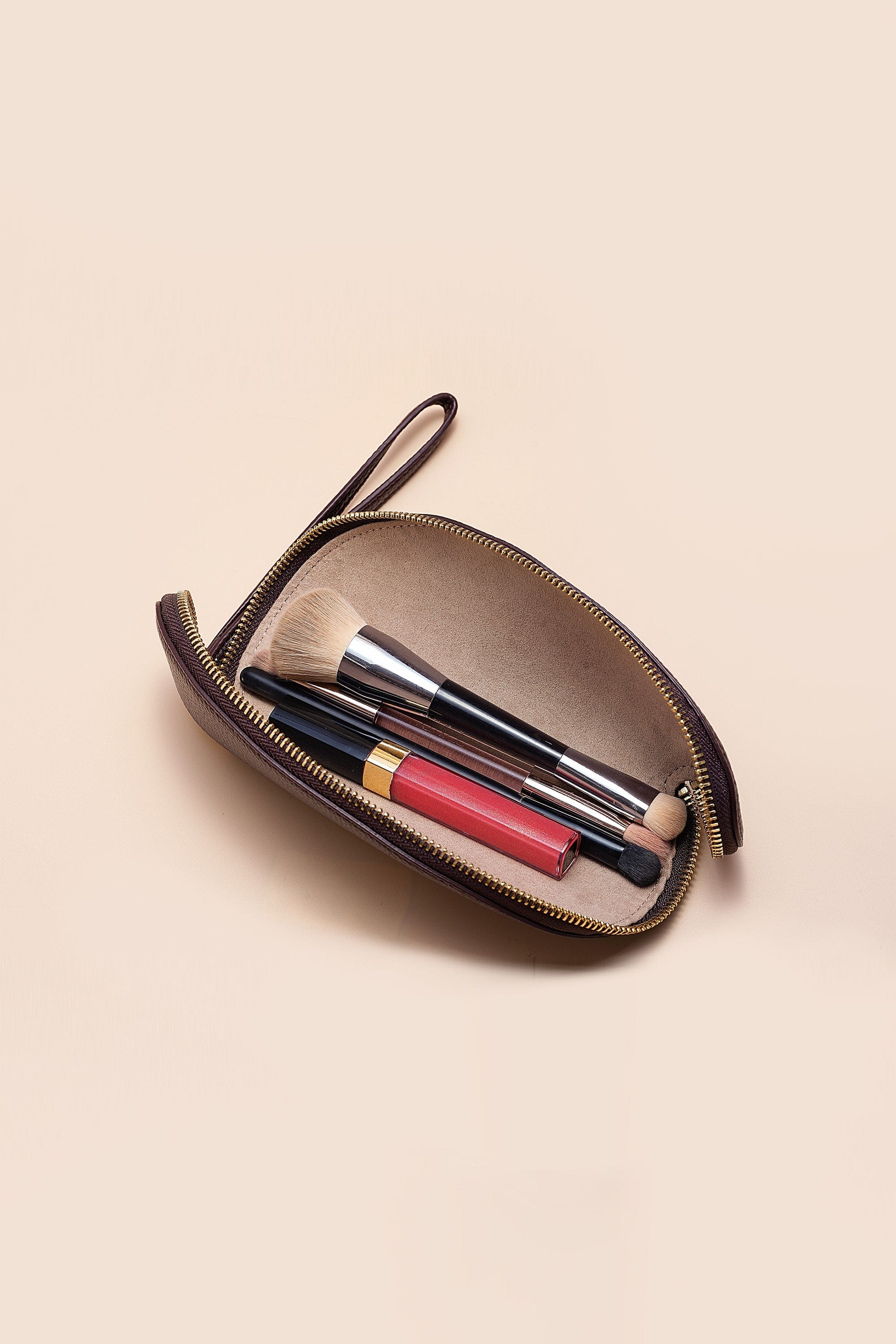 OLEADA NYC Apparel and Accessories > Women > Small Leather Goods > Leather Glasses Case Color_Cocoa Wavy Case