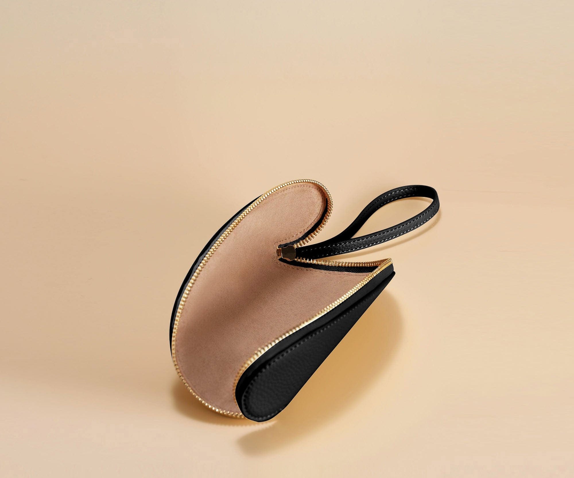 OLEADA NYC Apparel and Accessories > Women > Small Leather Goods > Leather Glasses Case Wavy Case