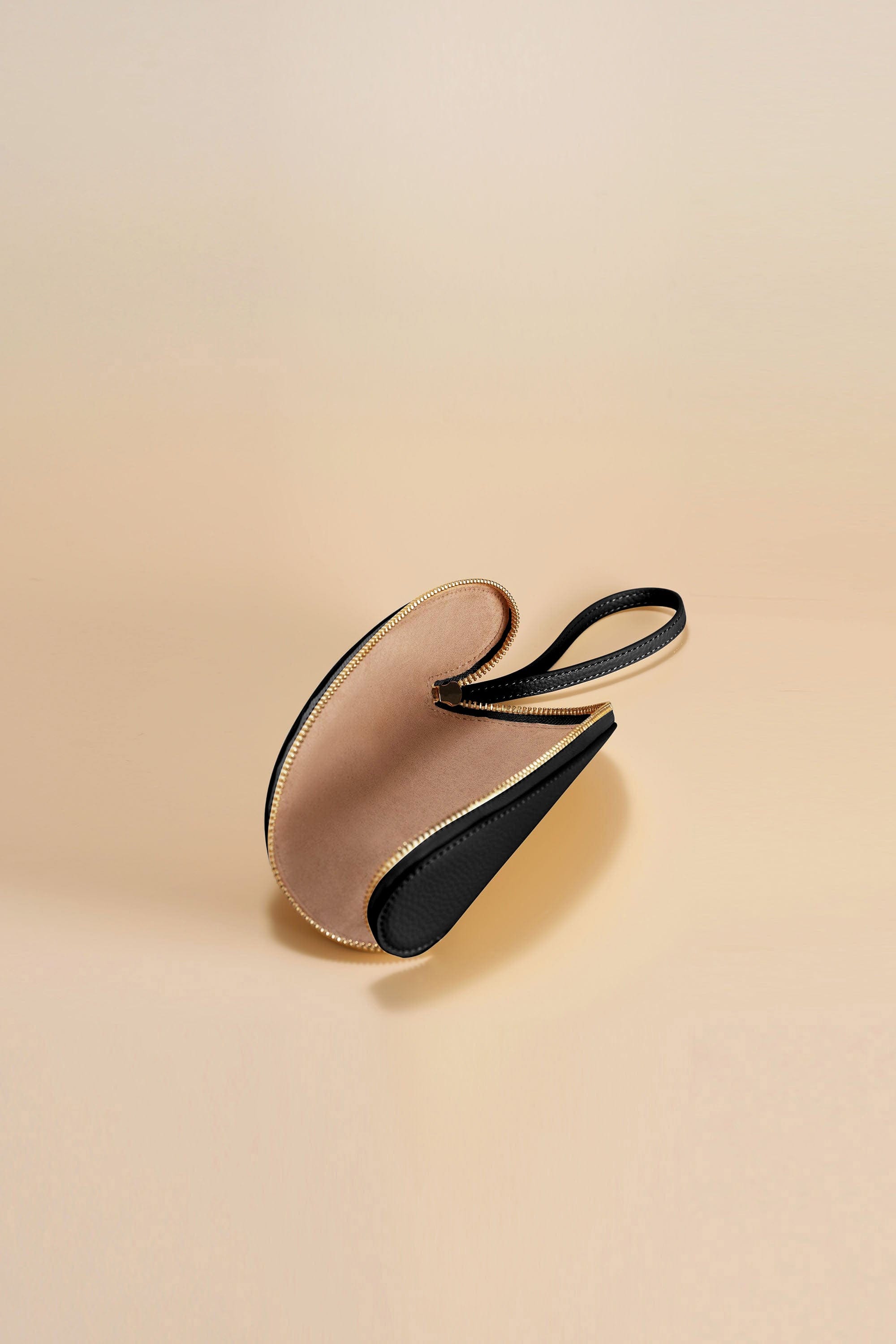 OLEADA NYC Apparel and Accessories > Women > Small Leather Goods > Leather Glasses Case Wavy Case