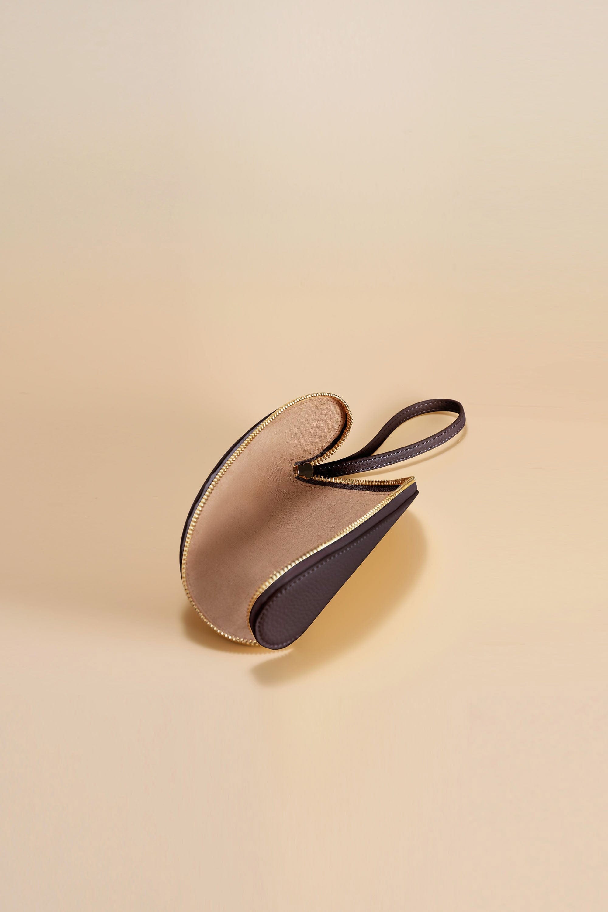 OLEADA NYC Apparel and Accessories > Women > Small Leather Goods > Leather Glasses Case Wavy Case