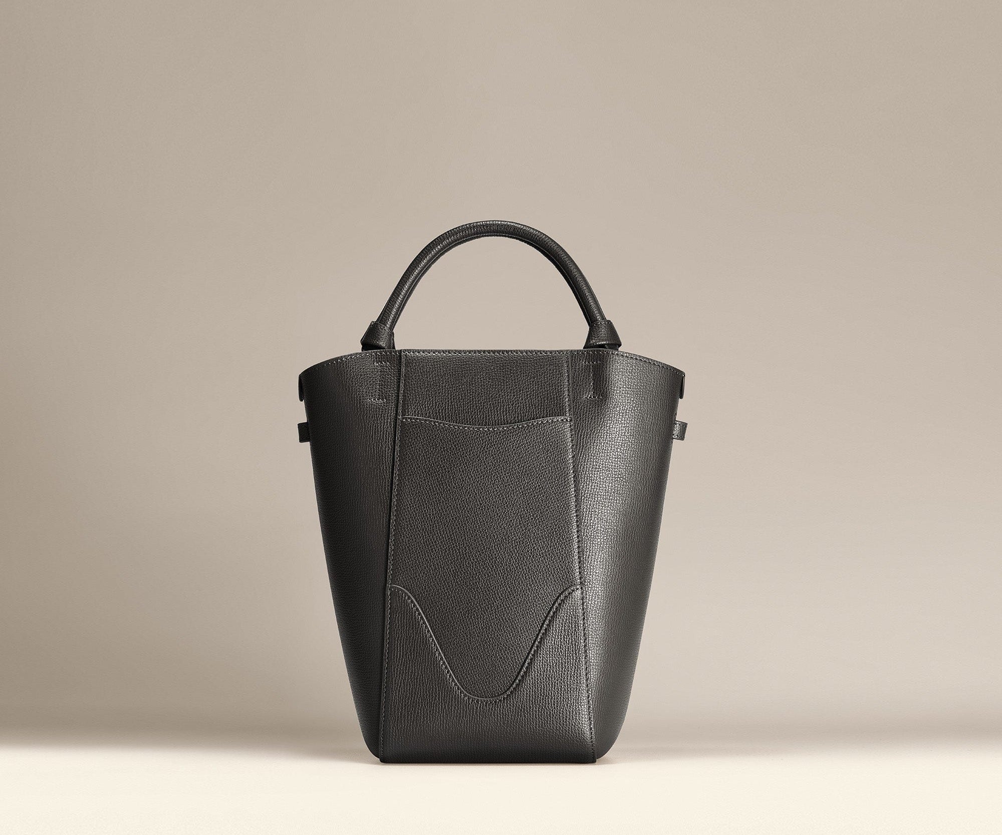 OLEADA NYC Bucket Bag > Leather Tote Bag For Women > Compact Capacity Handbag > Convertible To Shoulder Bag > Tablet-friendly work bag Color_Onyx Mini Marina Bucket