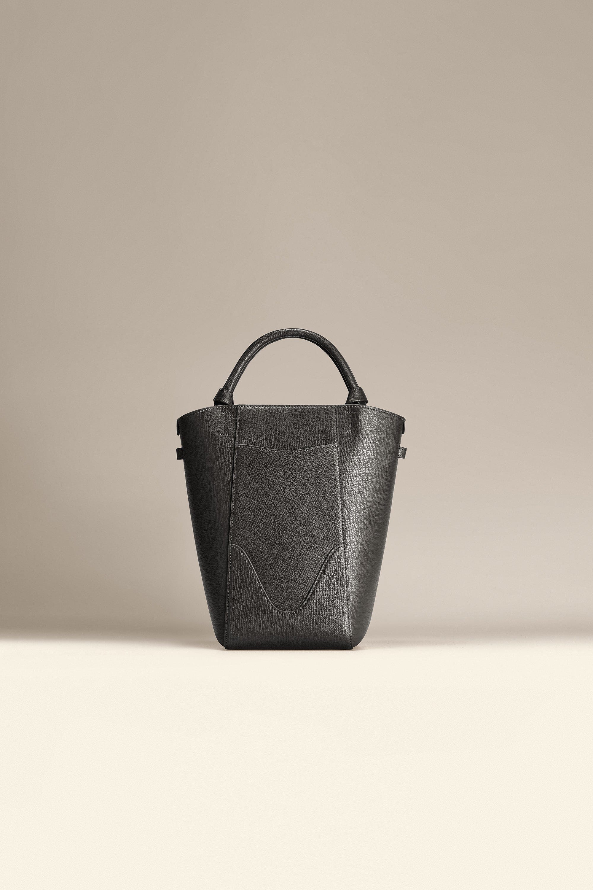 OLEADA NYC Bucket Bag > Leather Tote Bag For Women > Compact Capacity Handbag > Convertible To Shoulder Bag > Tablet-friendly work bag Color_Onyx Mini Marina Bucket