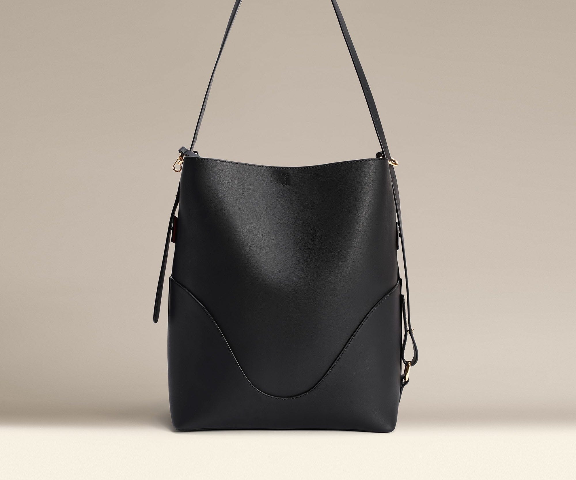 OLEADA NYC Bucket Bag > Leather Tote Bag For Women > Large Capacity Handbag > Convertible To Shoulder Bag > stylish 14 inch laptop bag Color_Onyx Marina Soft Bucket Leather