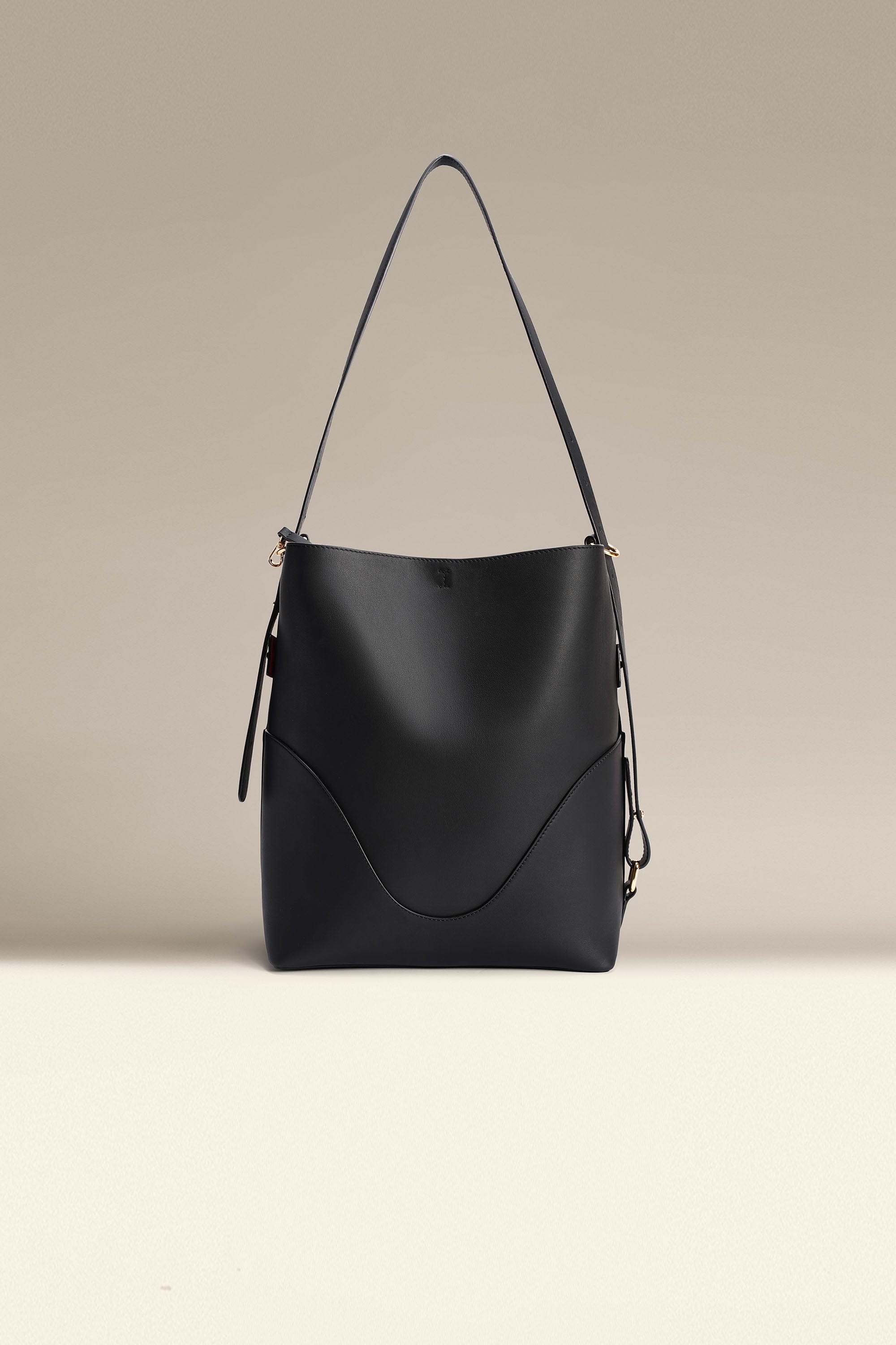 OLEADA NYC Bucket Bag > Leather Tote Bag For Women > Large Capacity Handbag > Convertible To Shoulder Bag > stylish 14 inch laptop bag Color_Onyx Marina Soft Bucket Leather