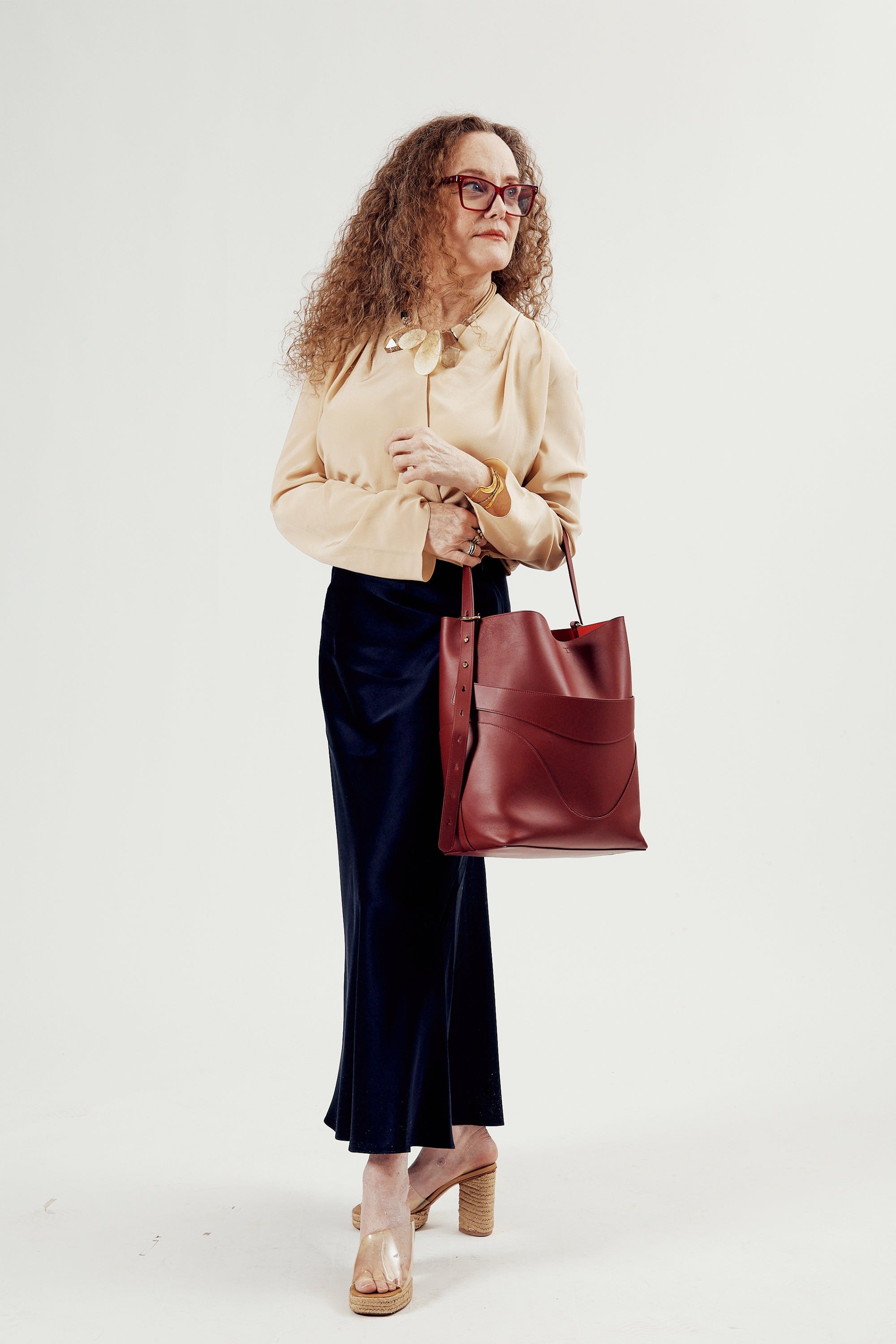 OLEADA NYC Bucket Bag > Leather Tote Bag For Women > Large Capacity Handbag > Convertible To Shoulder Bag > stylish 14 inch laptop bag Marina Soft Bucket