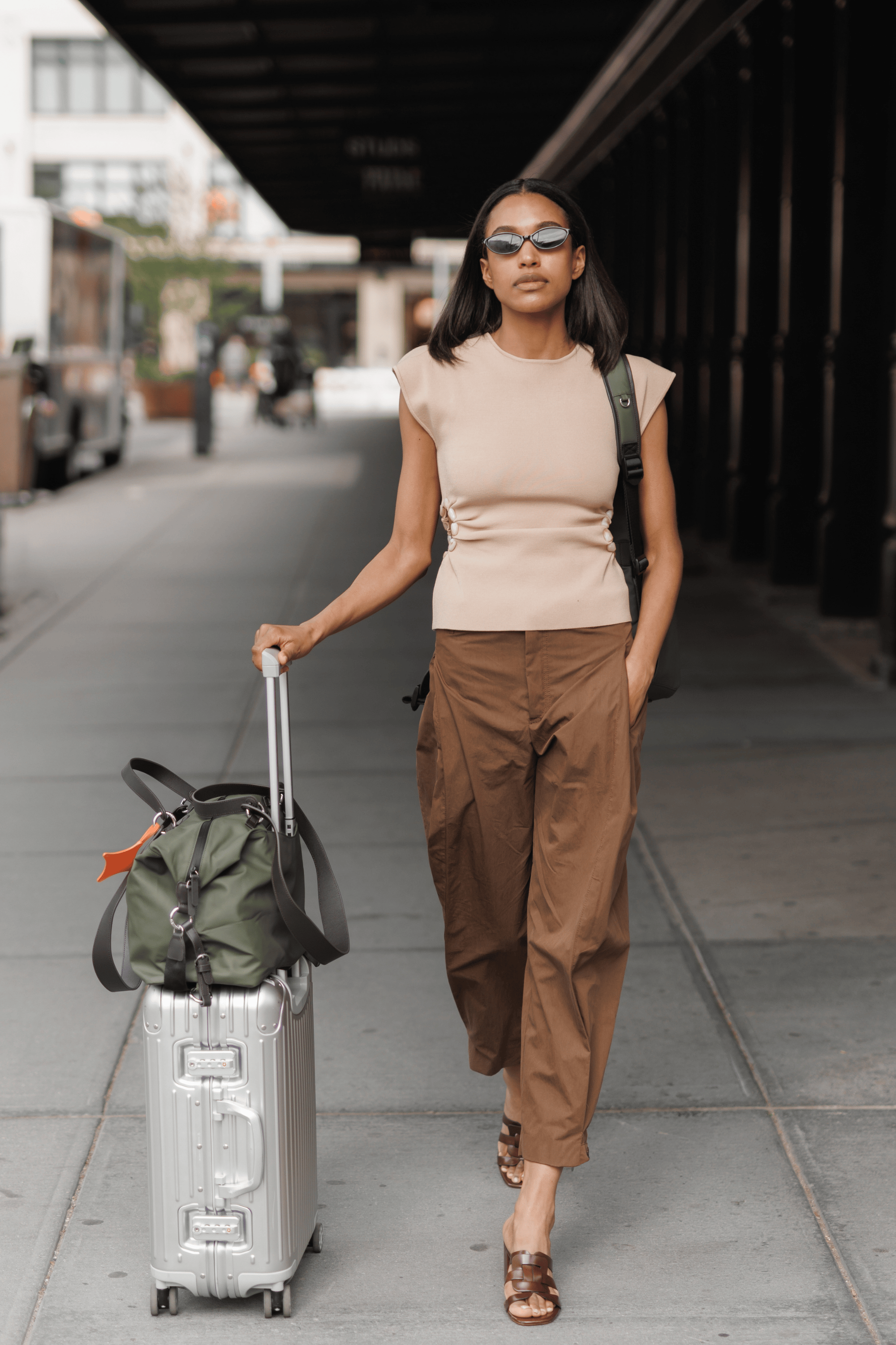 OLEADA NYC convertible travel bags > airport tote bags > overnight bags > water-resistant vegan bags > stylish multi-use bags AnyWear AnyDuffle - Regular Size