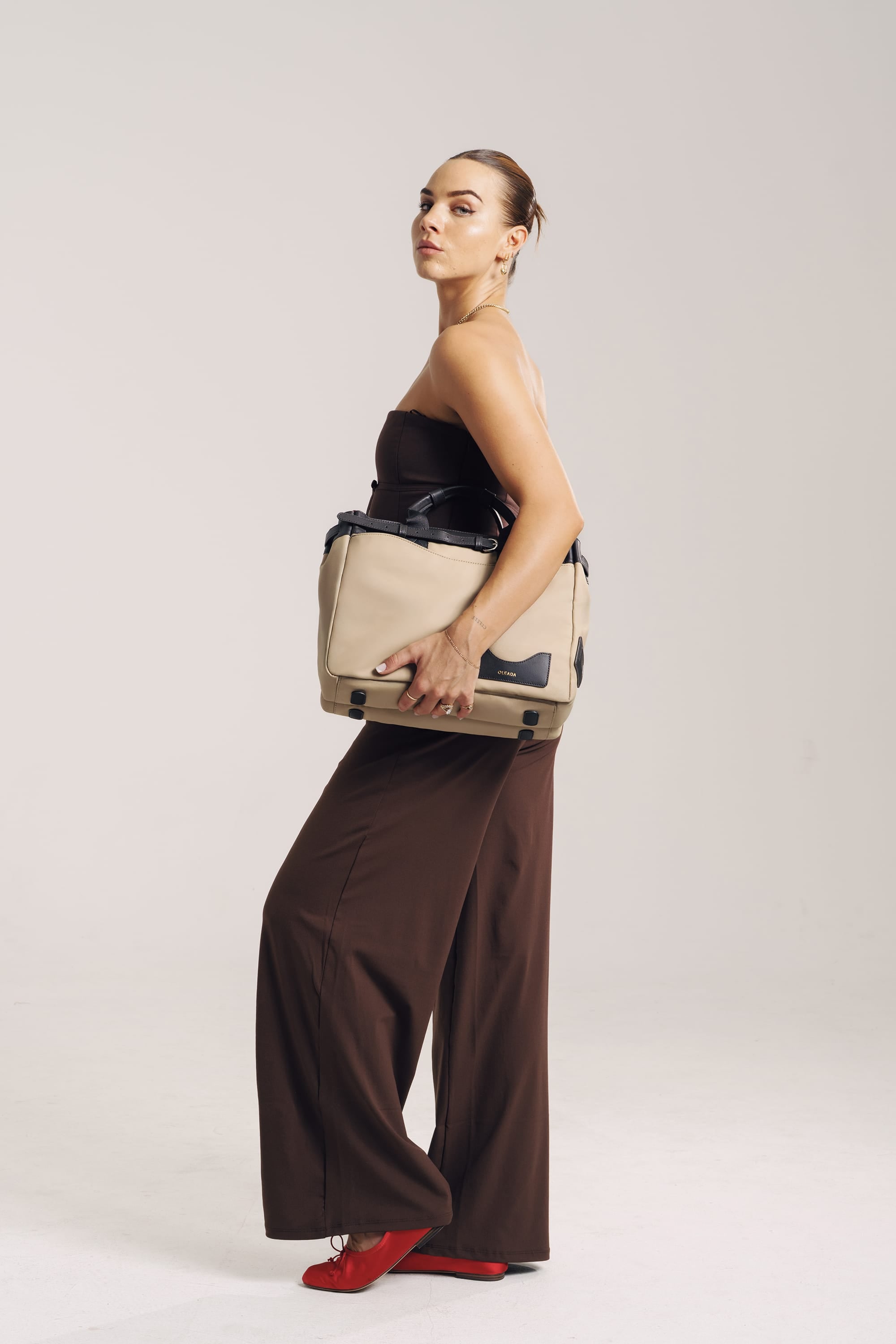 OLEADA NYC Laptop Work Bag > Business Laptop Briefcase > 16 Inch Laptop Bag > Bag With Top Handle > Spacious Compartments Color_Abu Dhabi AnyWear AnyPortfolio