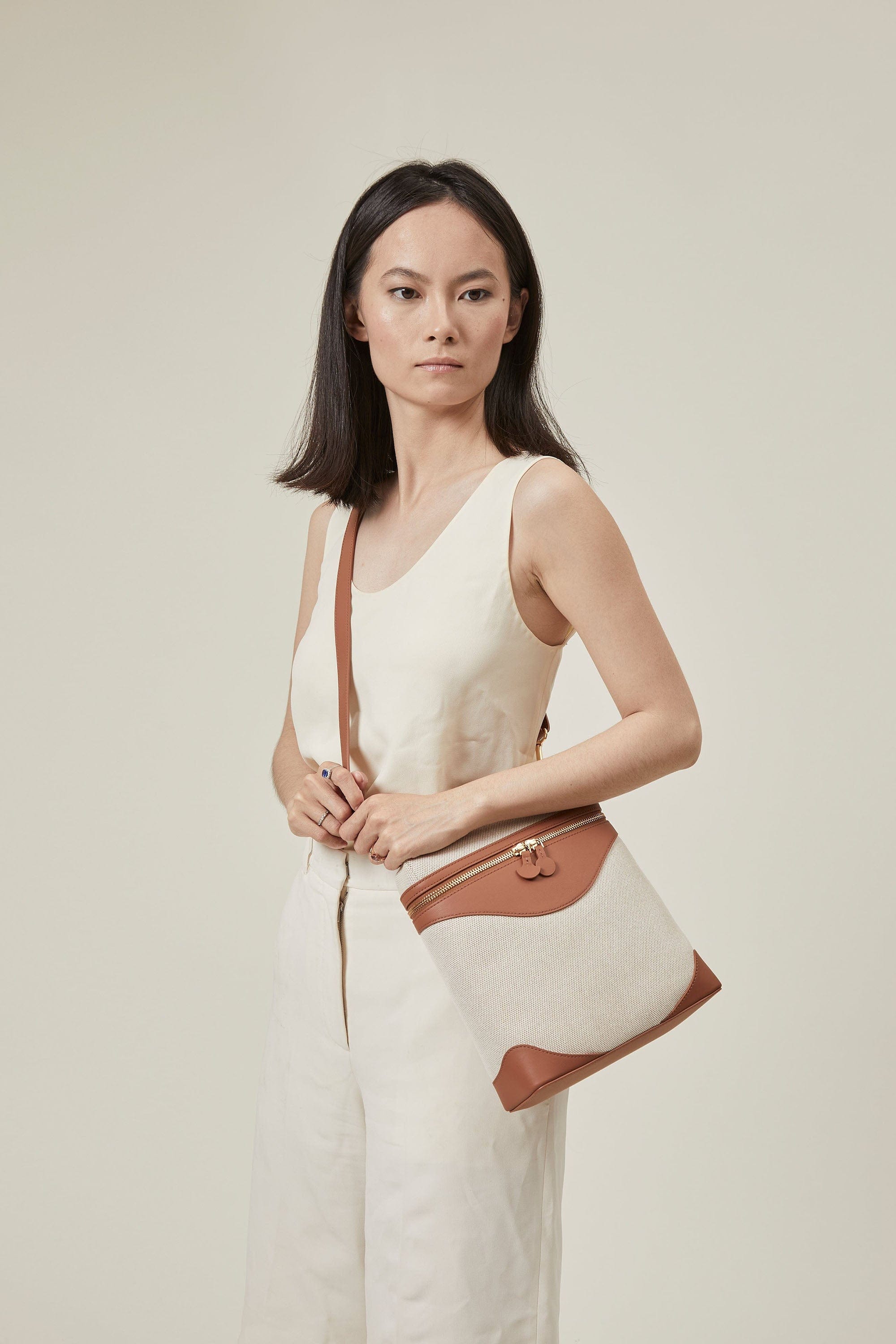 OLEADA NYC Leather Handbag > Women Work Bag > Top Handle Bag > Shoulder Bag > Mini Bag Color_SAND Anchor Bag