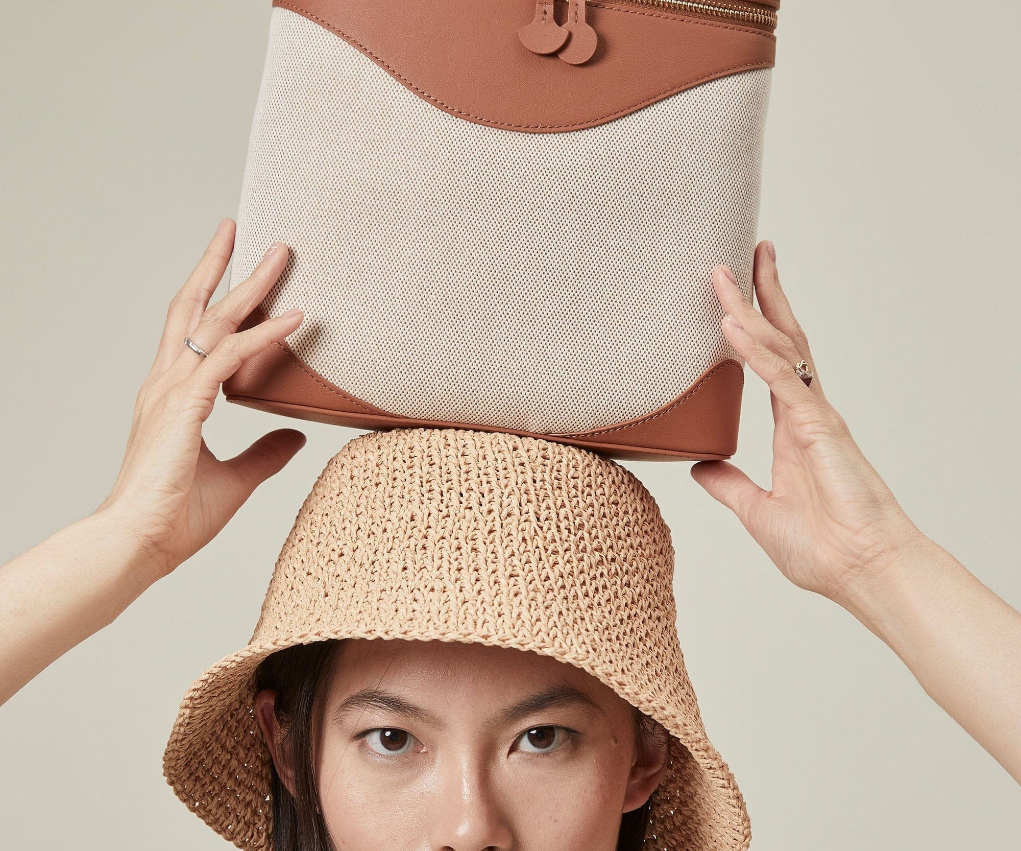 OLEADA NYC Leather Handbag > Women Work Bag > Top Handle Bag > Shoulder Bag > Mini Bag Color_SAND Anchor Bag