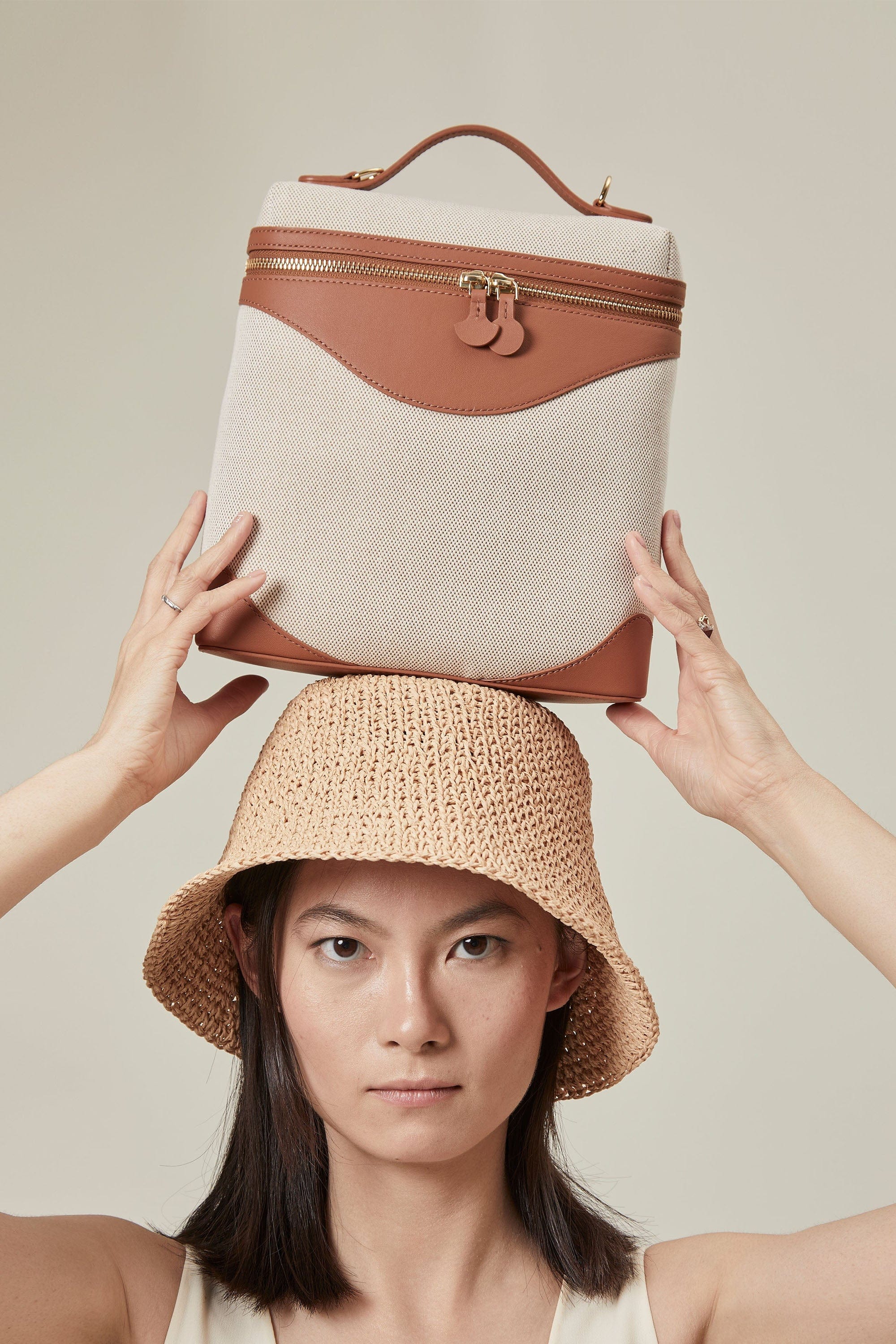 OLEADA NYC Leather Handbag > Women Work Bag > Top Handle Bag > Shoulder Bag > Mini Bag Color_SAND Anchor Bag