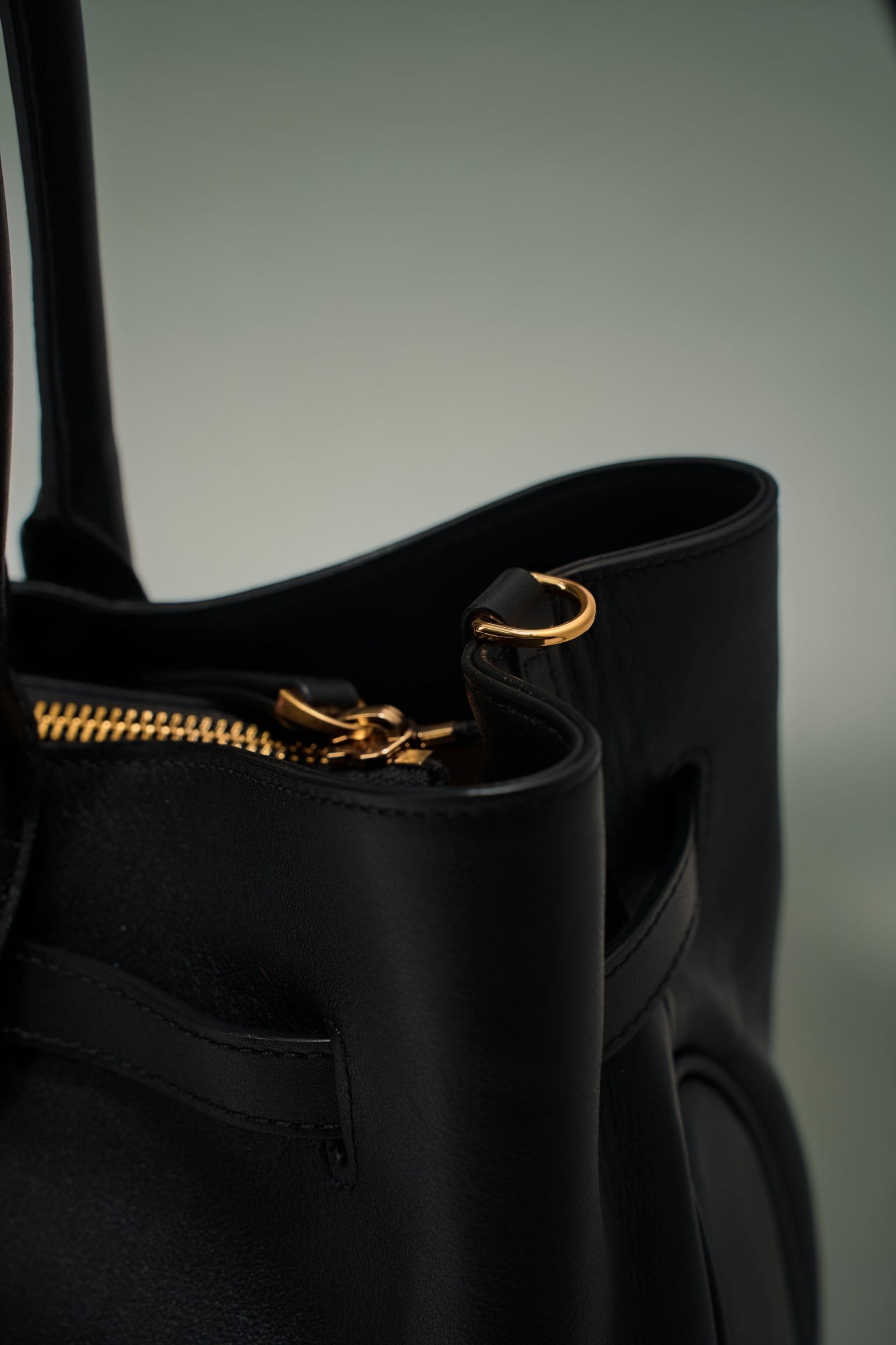 OLEADA NYC Tote Bag > Leather Tote Bag For Women > Mini Handbag > Convertible To Shoulder Bag > Fits 14" laptop> Marina Tote