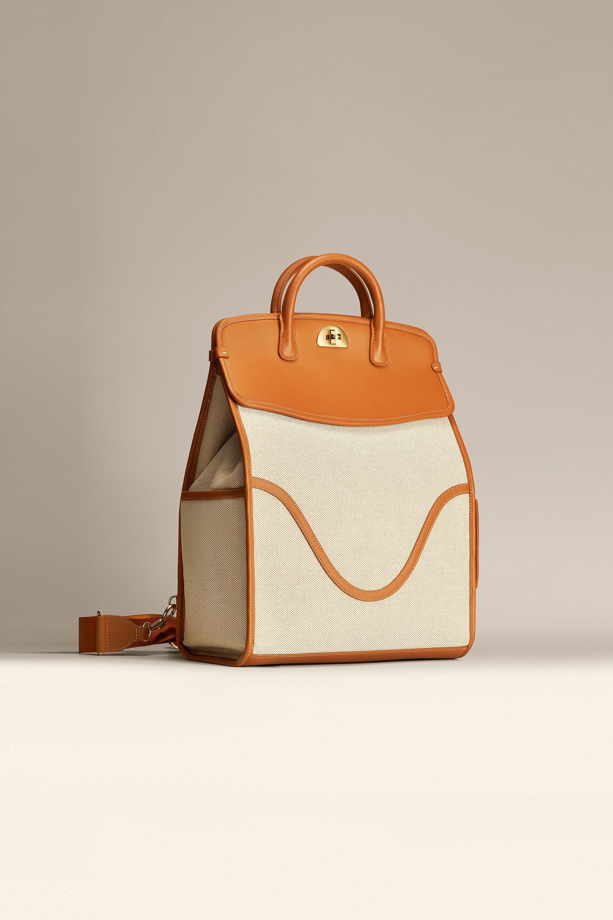 OLEADA NYC Women Work Bag > Leather Bag > Business Travel Backpack > Fits Up To 14'' Laptops Color_Sand Coast Backpack