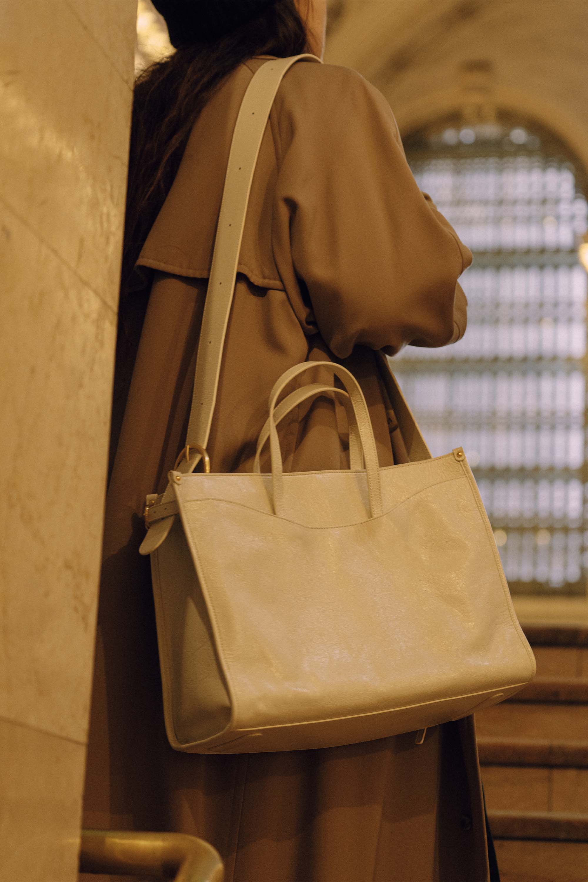 OLEADA NYC Work Tote Bag > Leather Work Tote For Women > Large Capacity Bag > 16 Inch Laptop Bag > Convertible To Shoulder Bag Reverie Tote