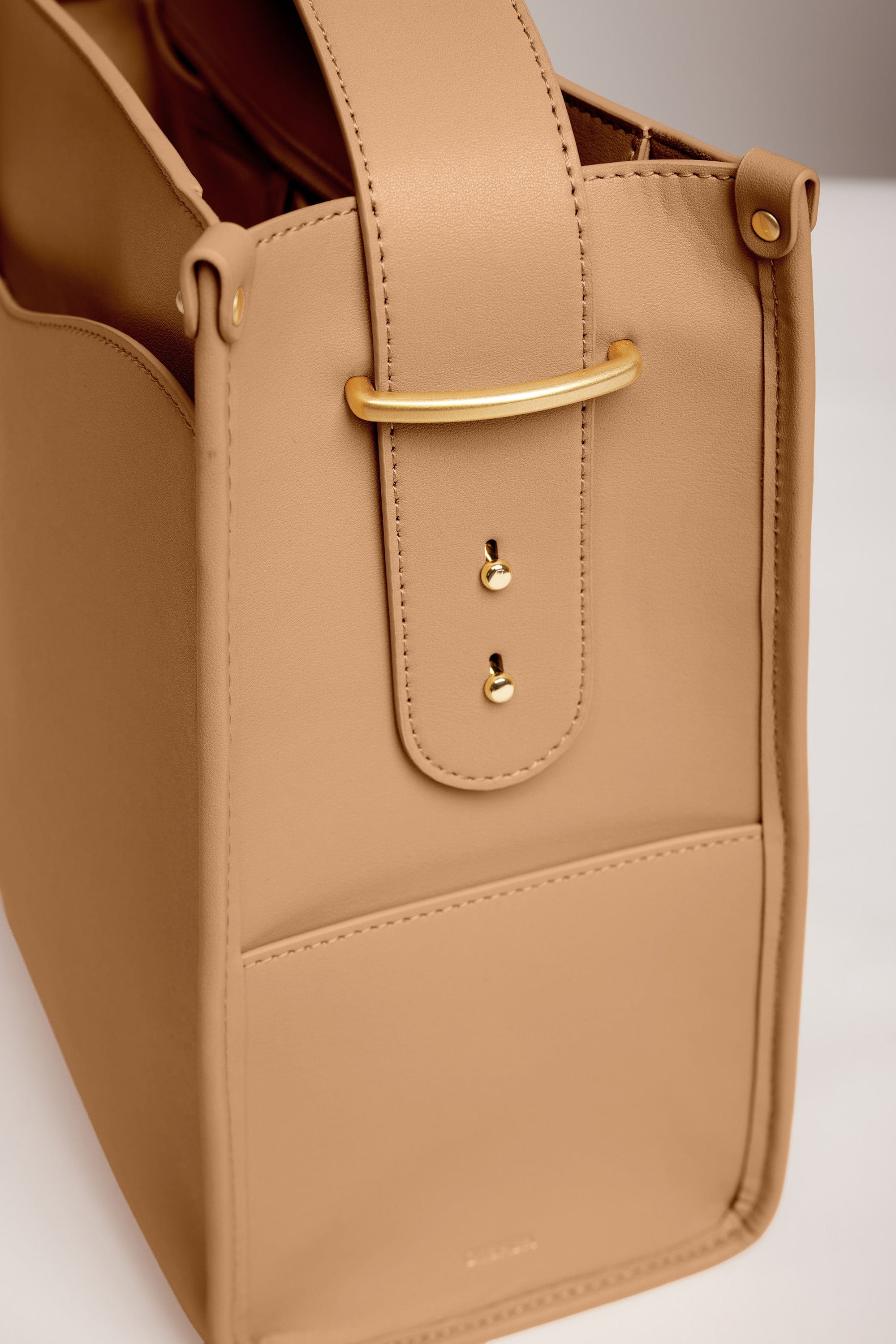 OLEADA NYC Work Tote Bag > Leather Work Tote For Women > Large Capacity Bag > 16 Inch Laptop Bag > Convertible To Shoulder Bag Reverie Tote