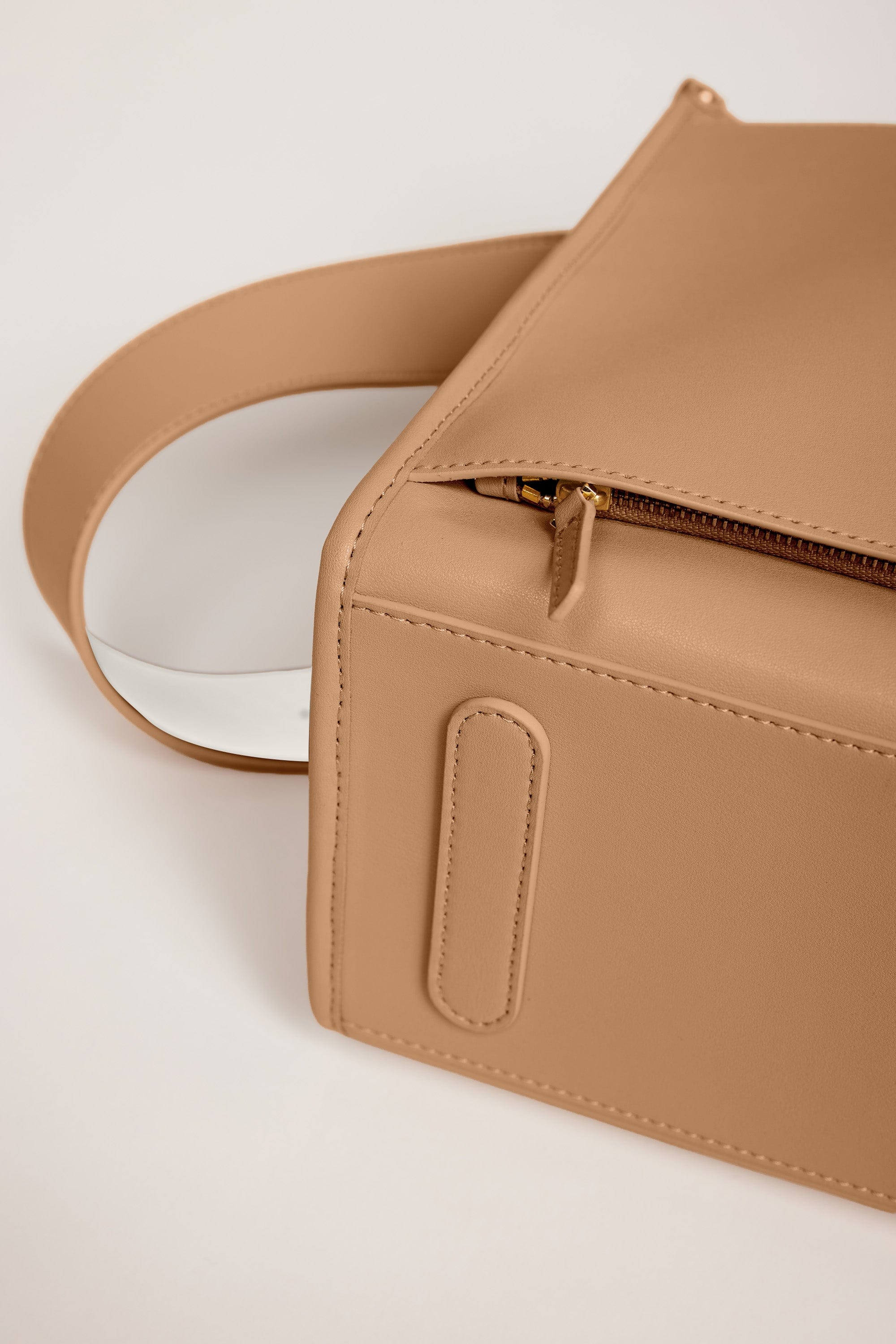 OLEADA NYC Work Tote Bag > Leather Work Tote For Women > Large Capacity Bag > 16 Inch Laptop Bag > Convertible To Shoulder Bag Reverie Tote