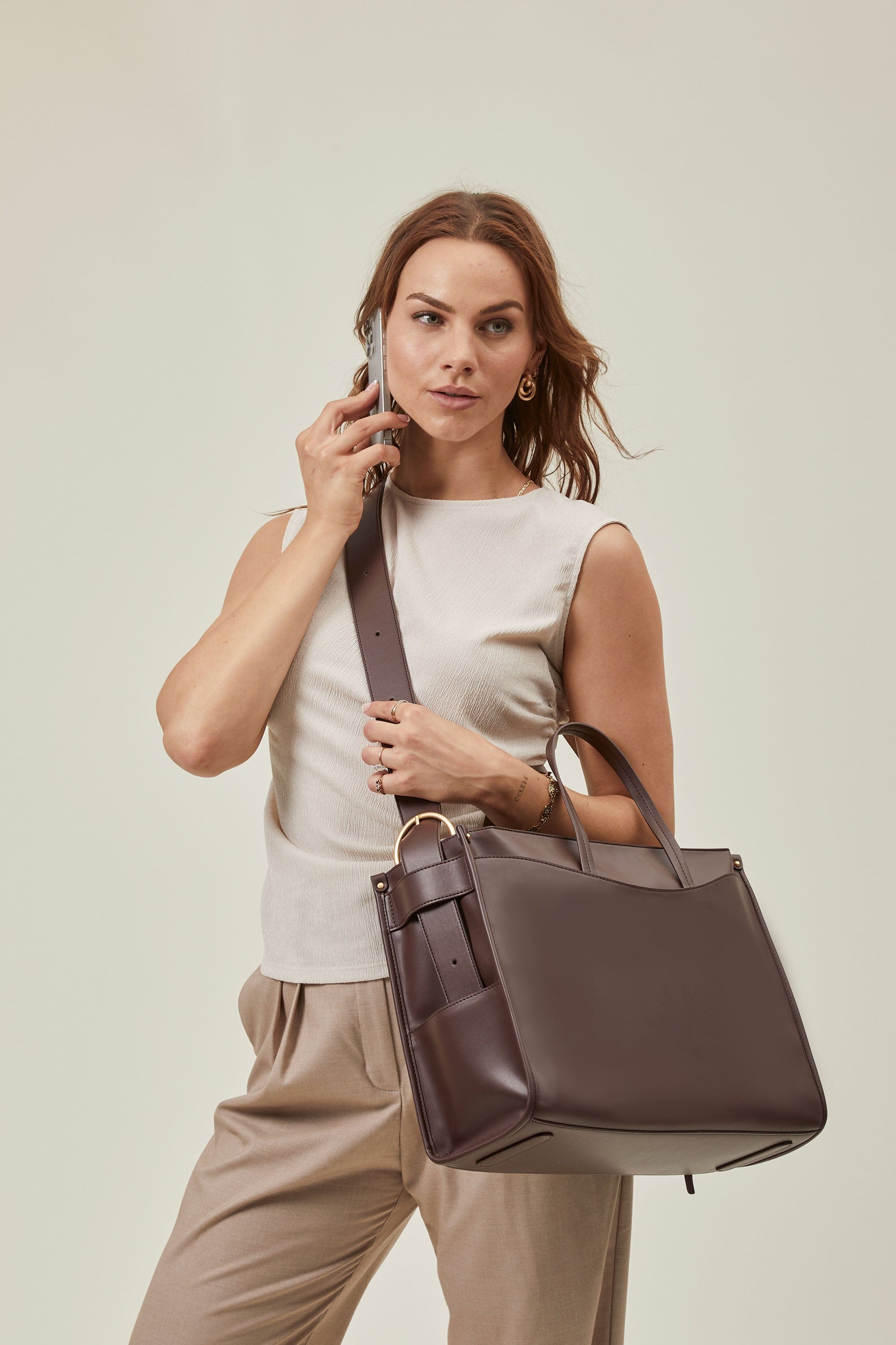 OLEADA NYC Work Tote Bag > Leather Work Tote For Women > Large Capacity Bag > 16 Inch Laptop Bag > Convertible To Shoulder Bag Reverie Tote