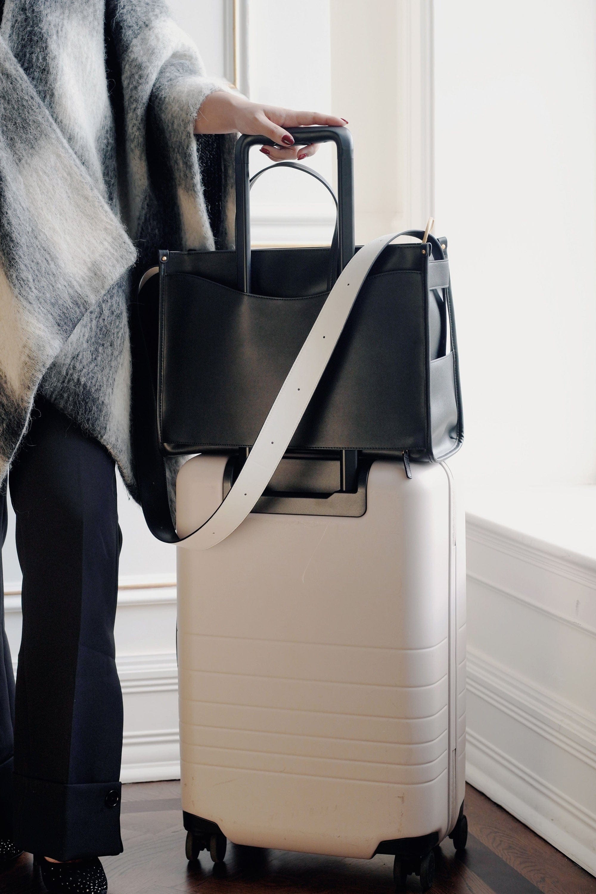 OLEADA NYC Work Tote Bag > Leather Work Tote For Women > Large Capacity Bag > 16 Inch Laptop Bag > Convertible To Shoulder Bag Reverie Tote