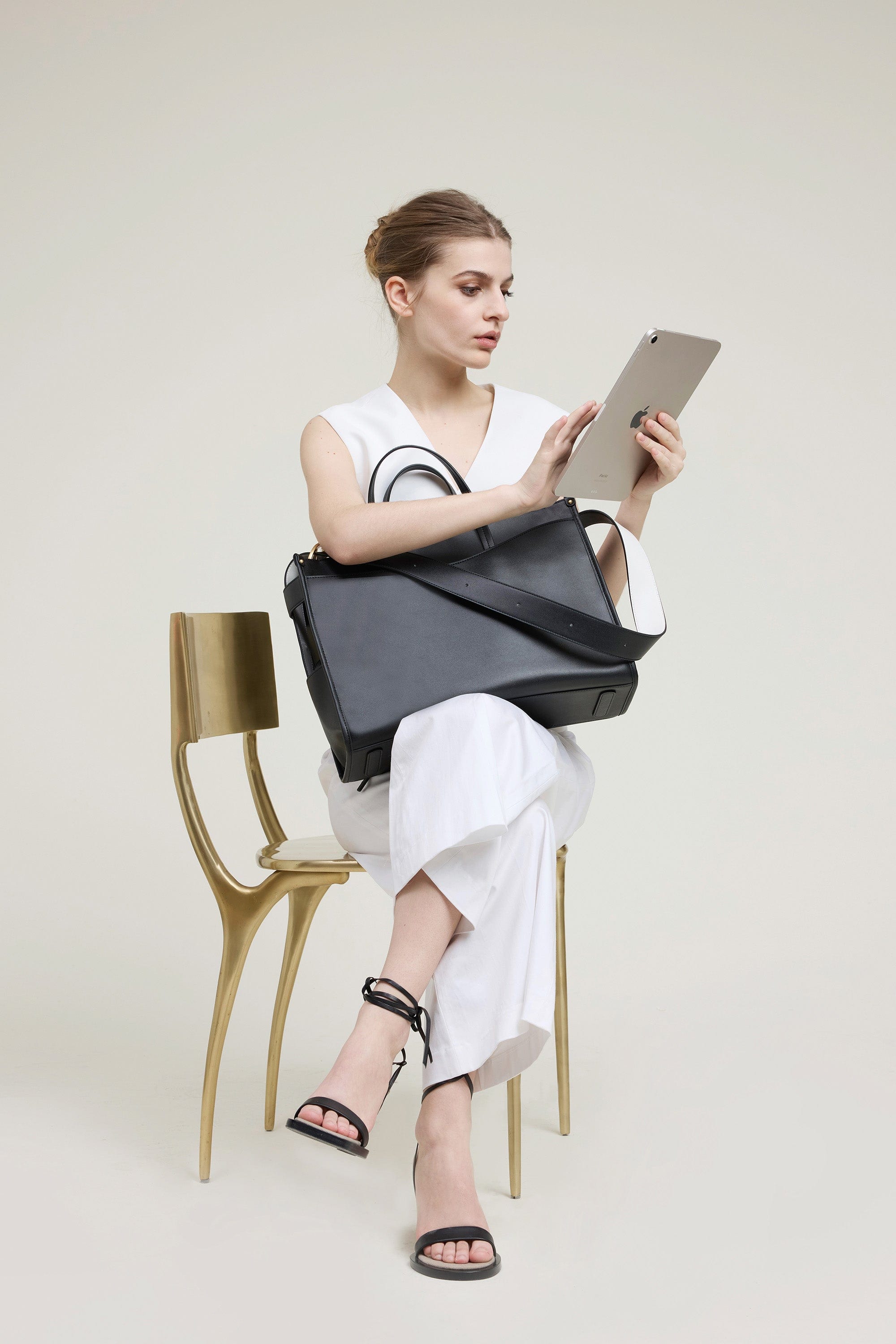 OLEADA NYC Work Tote Bag > Leather Work Tote For Women > Large Capacity Bag > 16 Inch Laptop Bag > Convertible To Shoulder Bag Reverie Tote